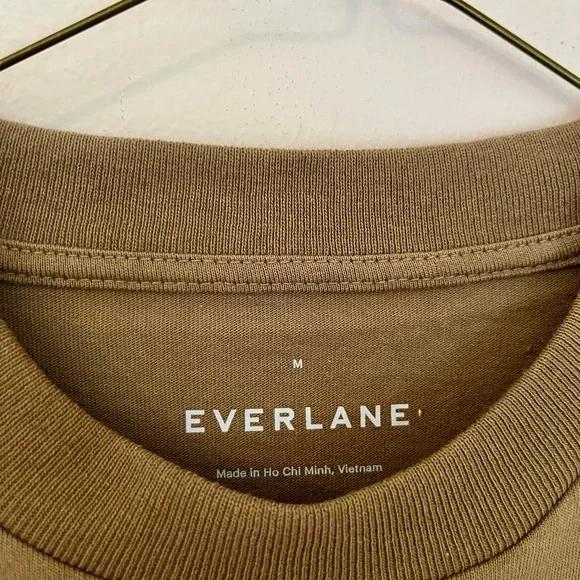 Everlane Oversized Pocket Tee in Olive - Picture 3 of 4